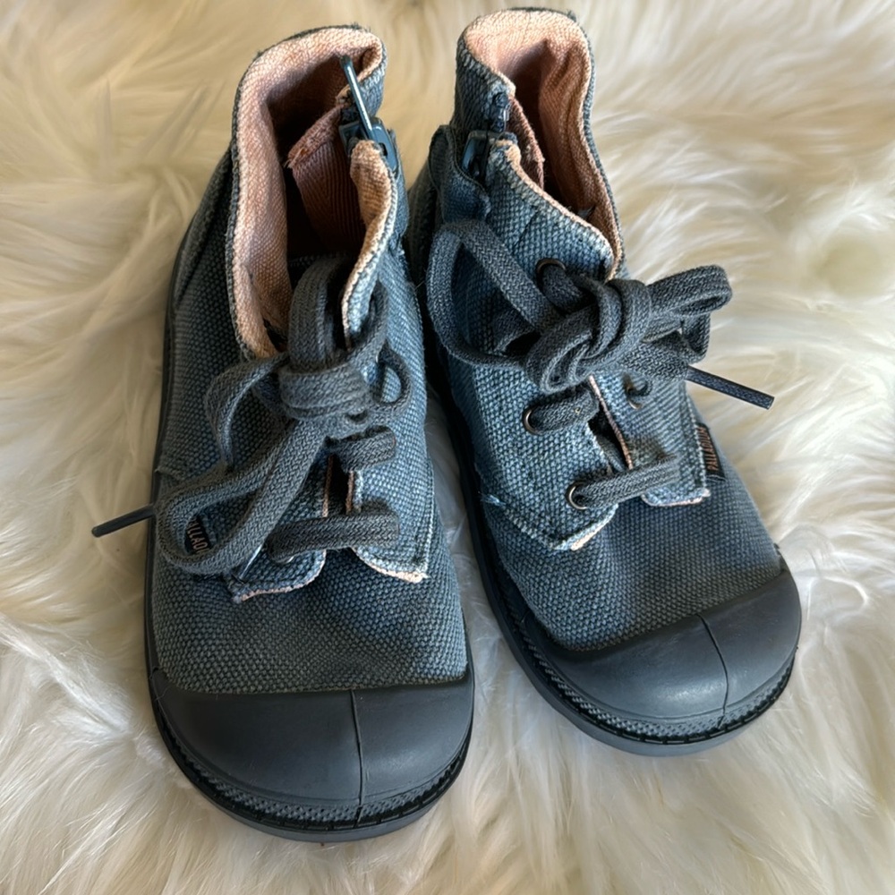 Boots color blue size 71/2